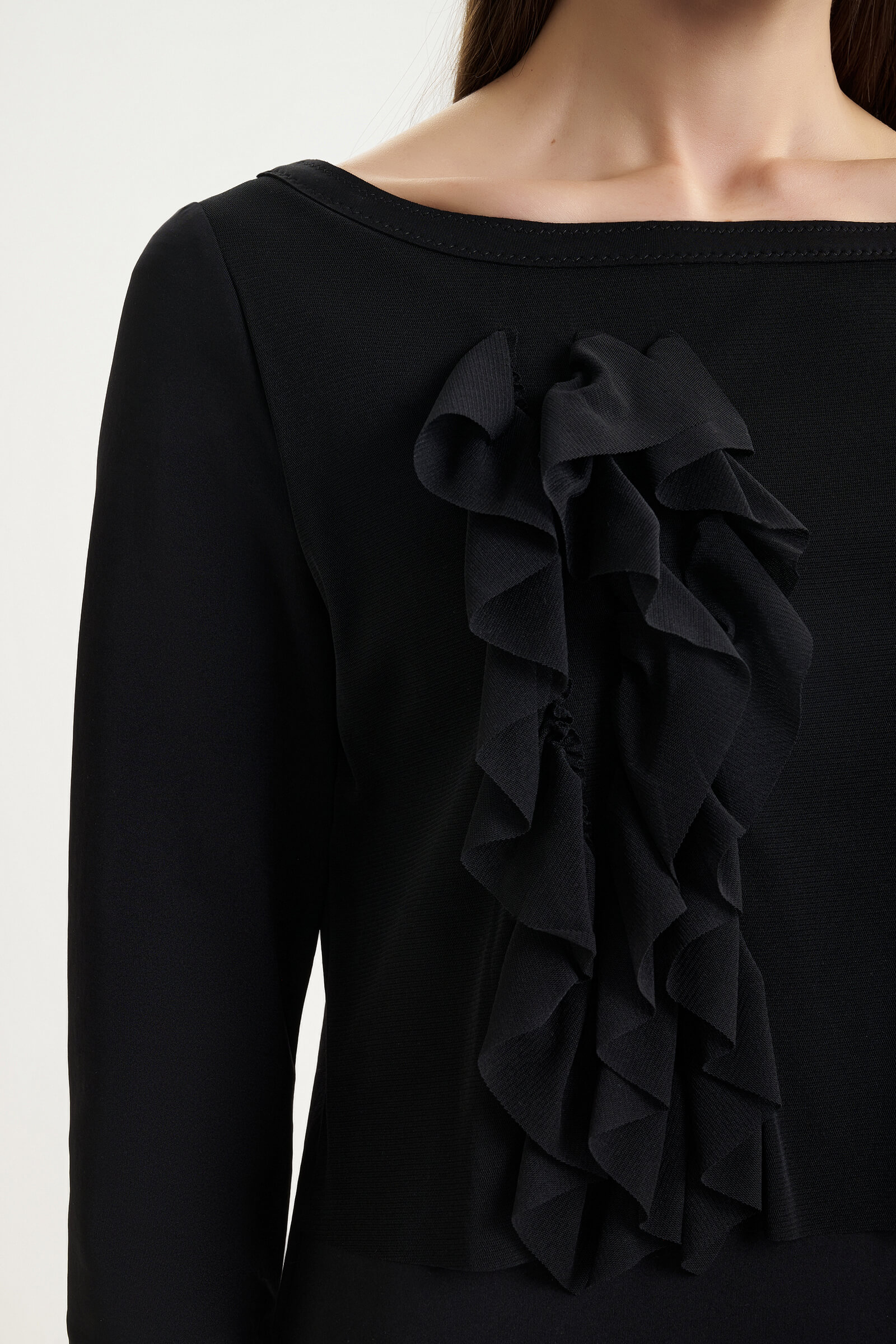 Короткое платье с объемным декором Shan 