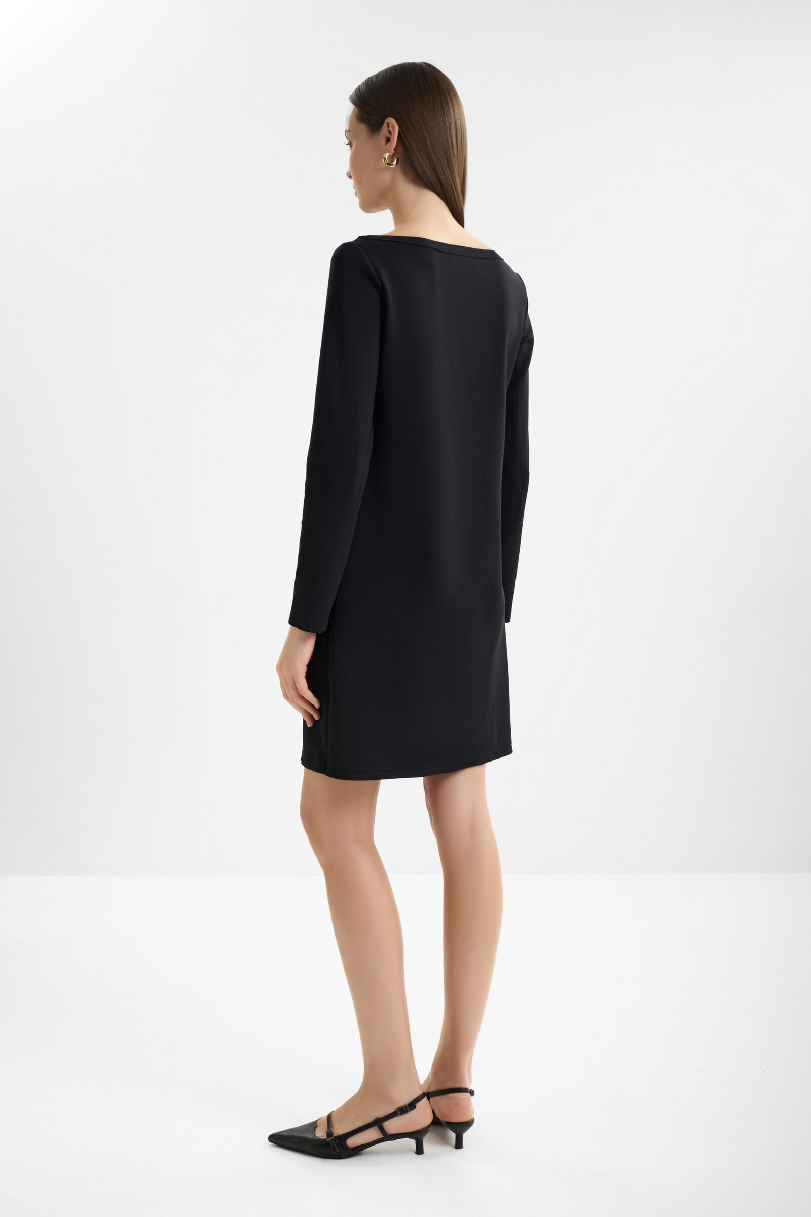 Короткое платье с объемным декором Shan 