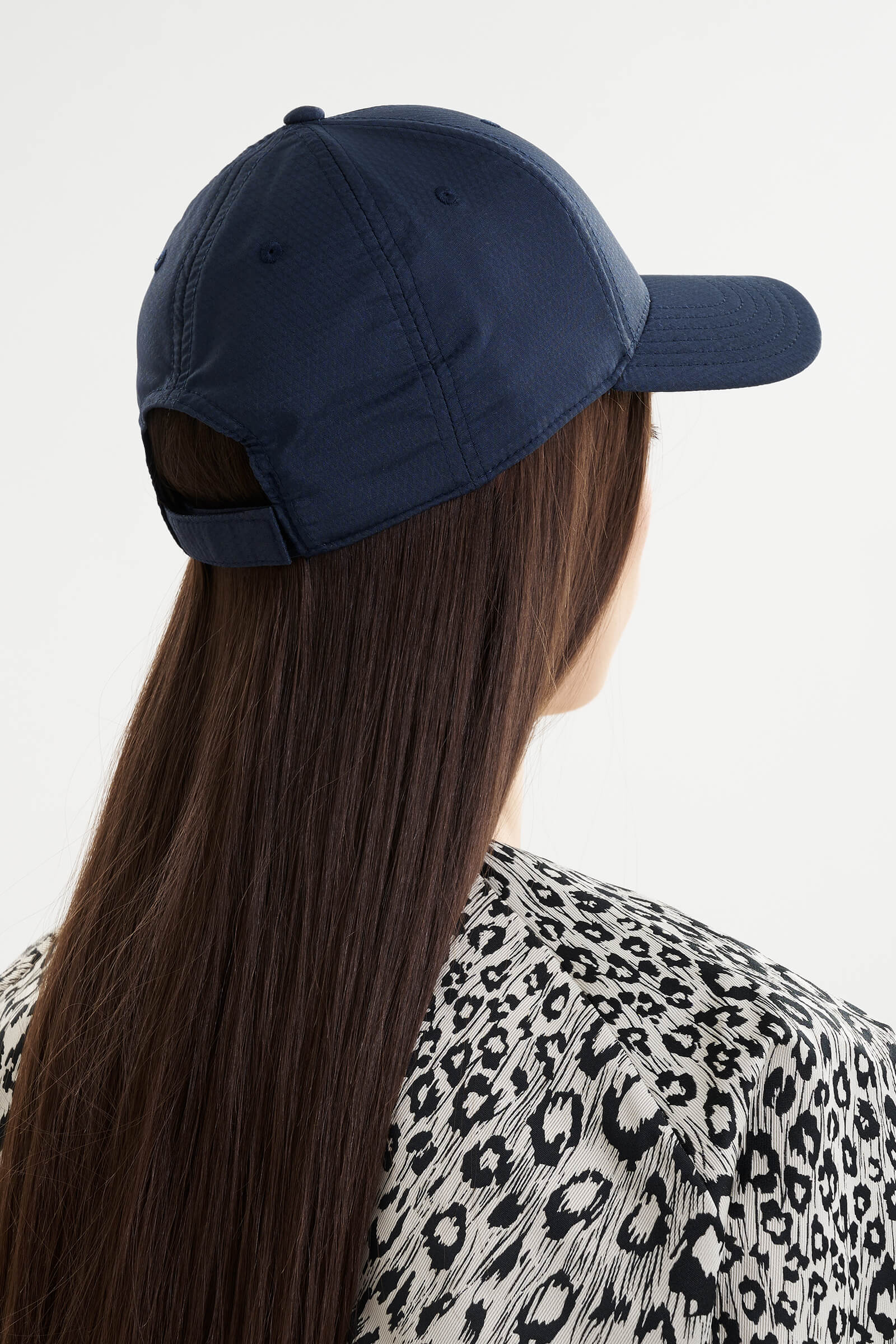 Кепка с логотипом бренда Shan 