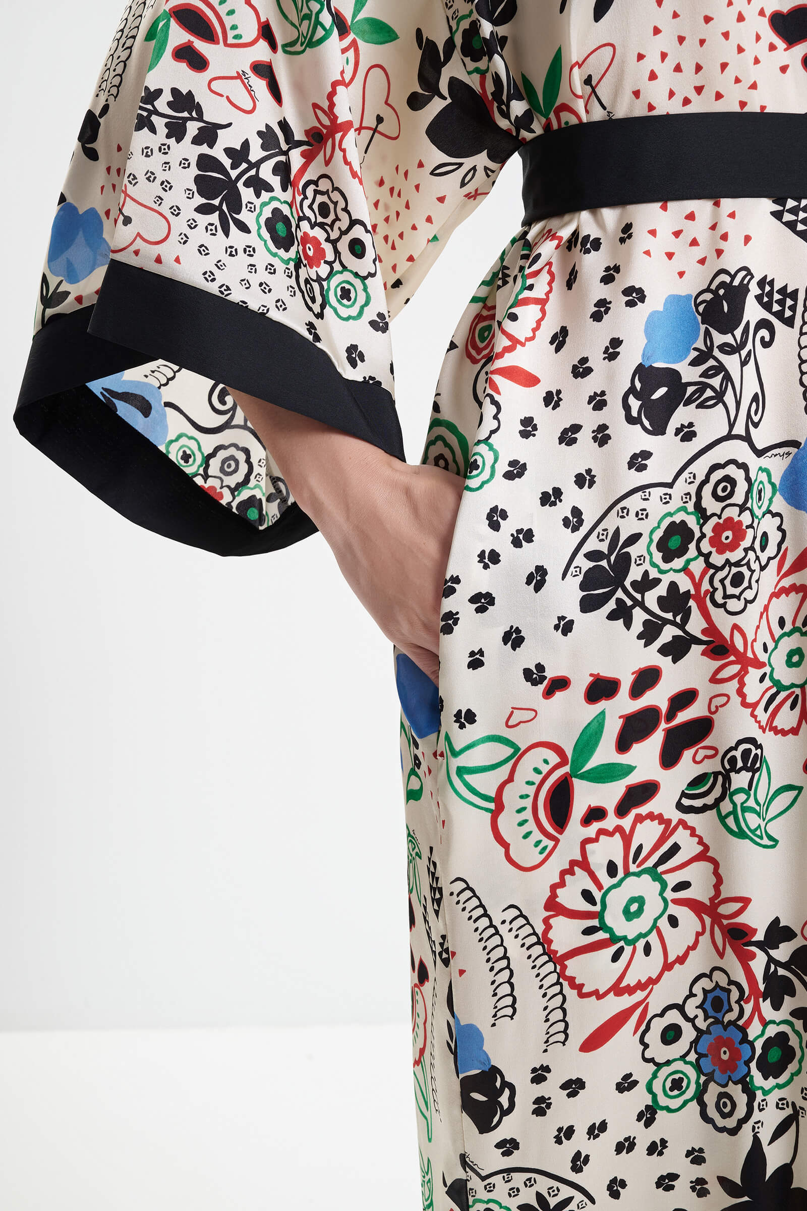 Шелковый халат с асимметричным рукавом Shan 