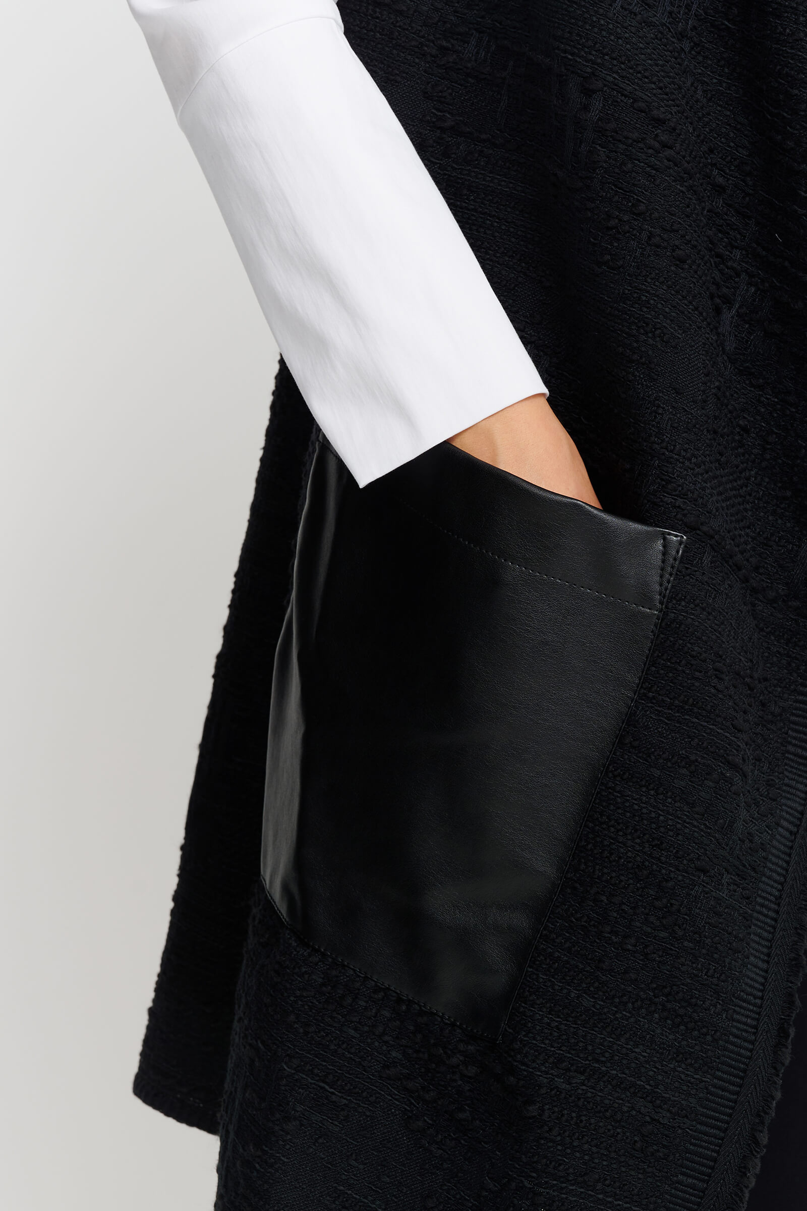 Асимметричный жилет на запах Shan 