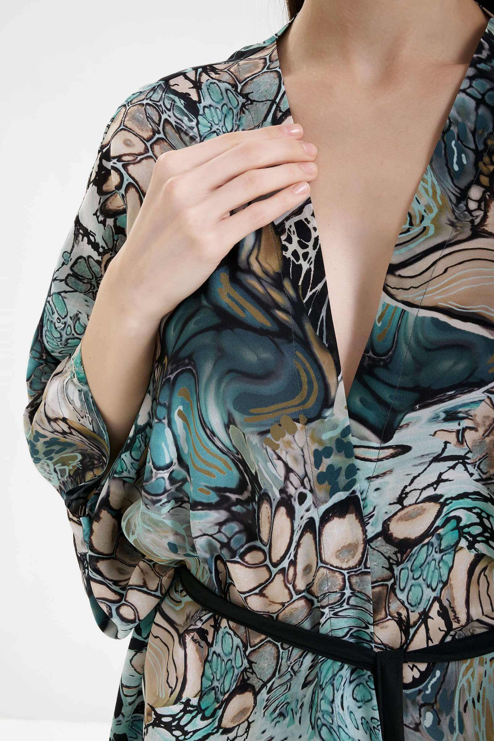 Пляжный халат с высокими разрезами Shan 