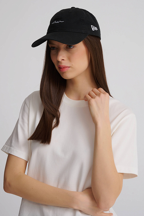 Кепка с логотипом бренда Shan  