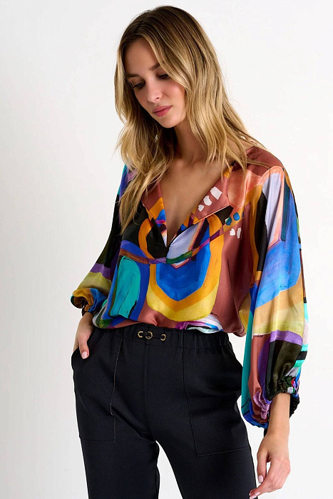 Шелковая блузка с глубоким вырезом Shan  