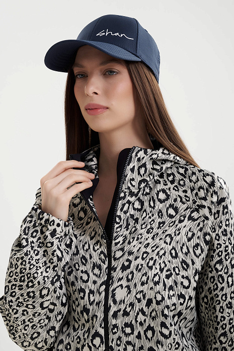 Кепка с логотипом бренда Shan  